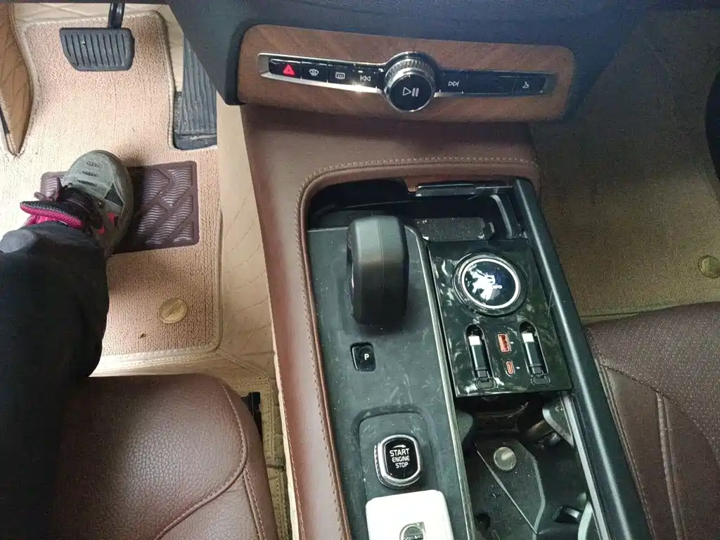 Volvo XC90 — миниатюра 10