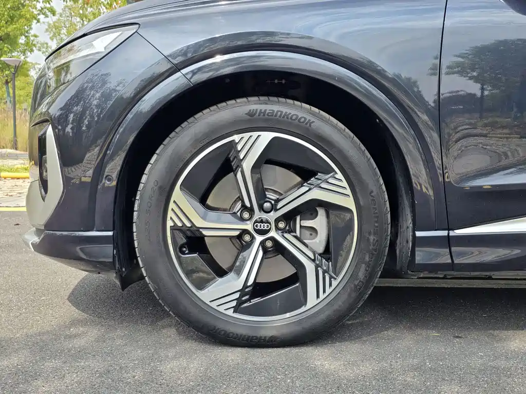 Audi Q4 e-tron — миниатюра 25