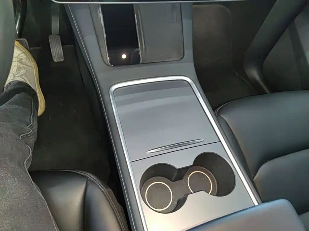 Tesla Model Y — миниатюра 14