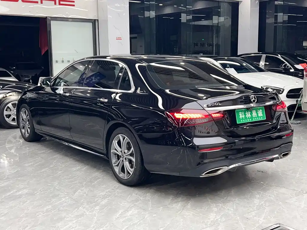 Mercedes-Benz E-Class — миниатюра 6