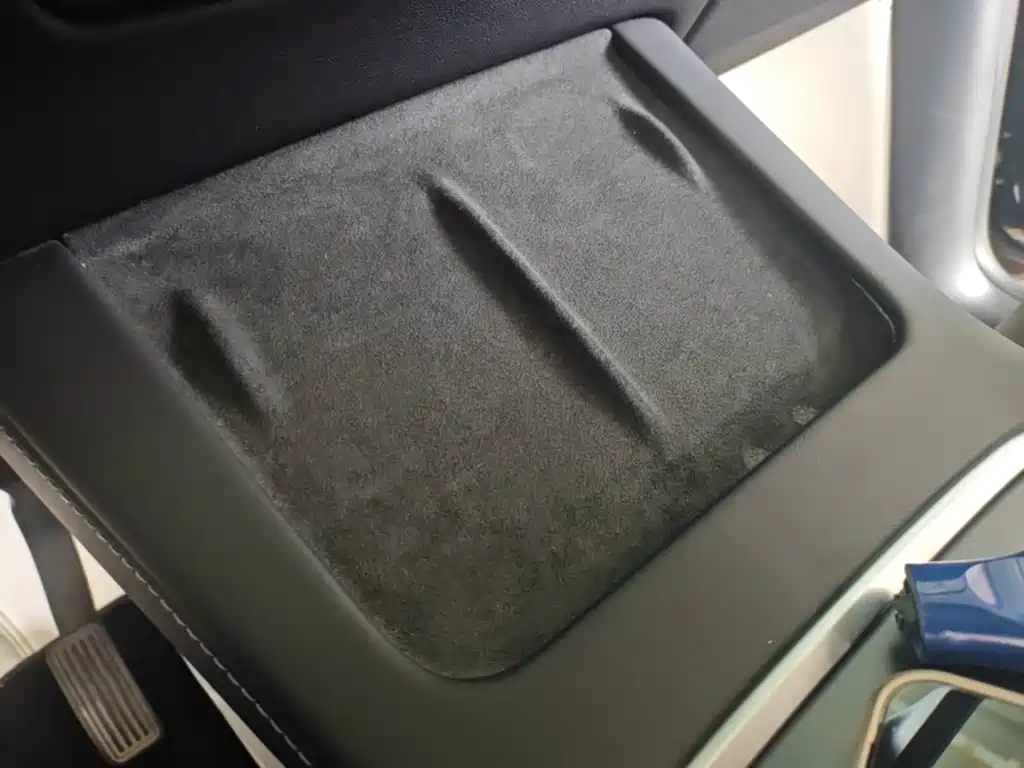 Tesla Model Y — миниатюра 9