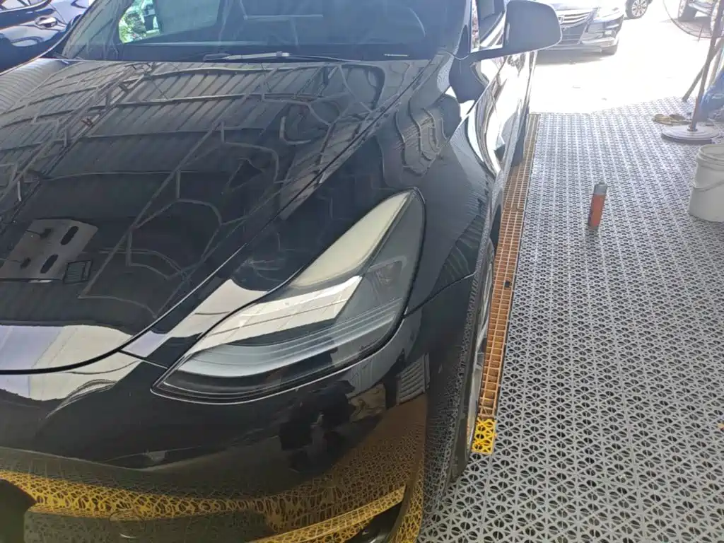 Tesla Model Y — миниатюра 24
