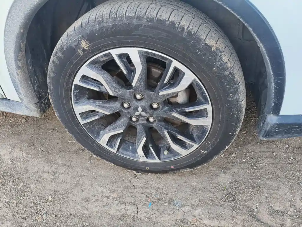 Mitsubishi Outlander — миниатюра 9