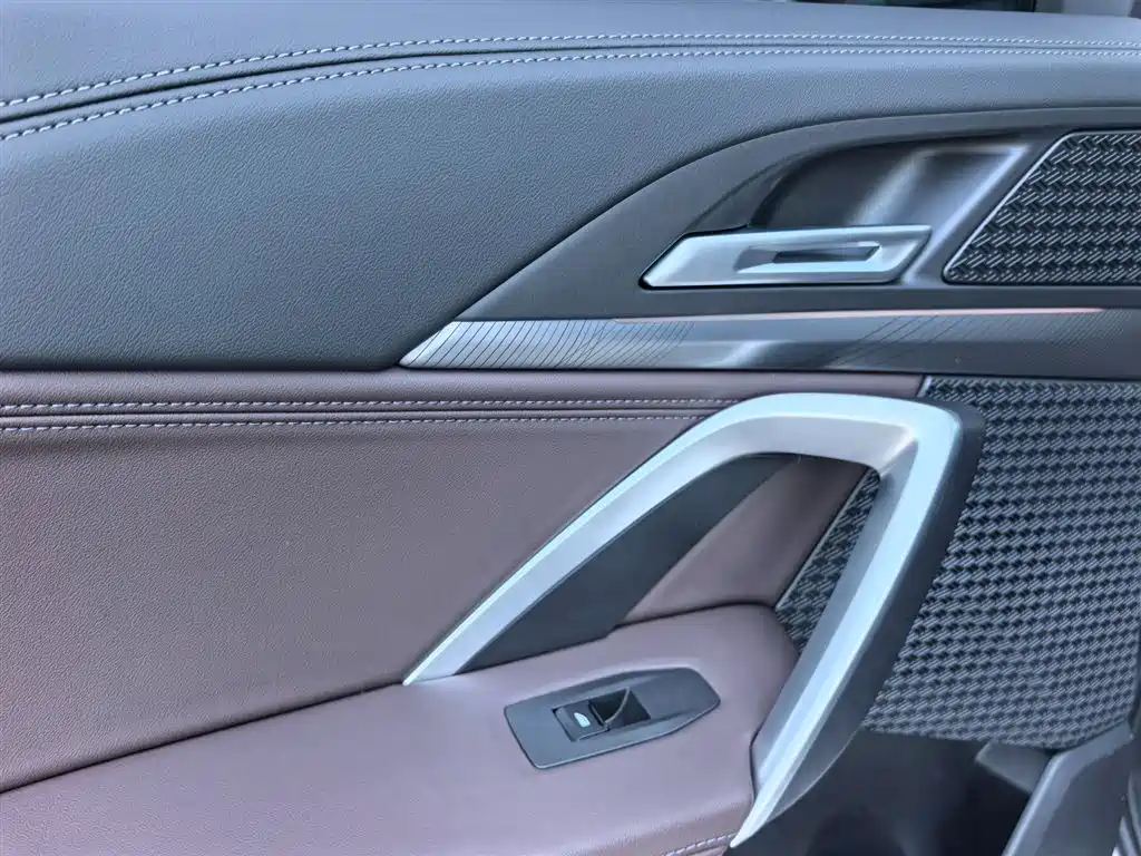 BMW iX1 — миниатюра 15