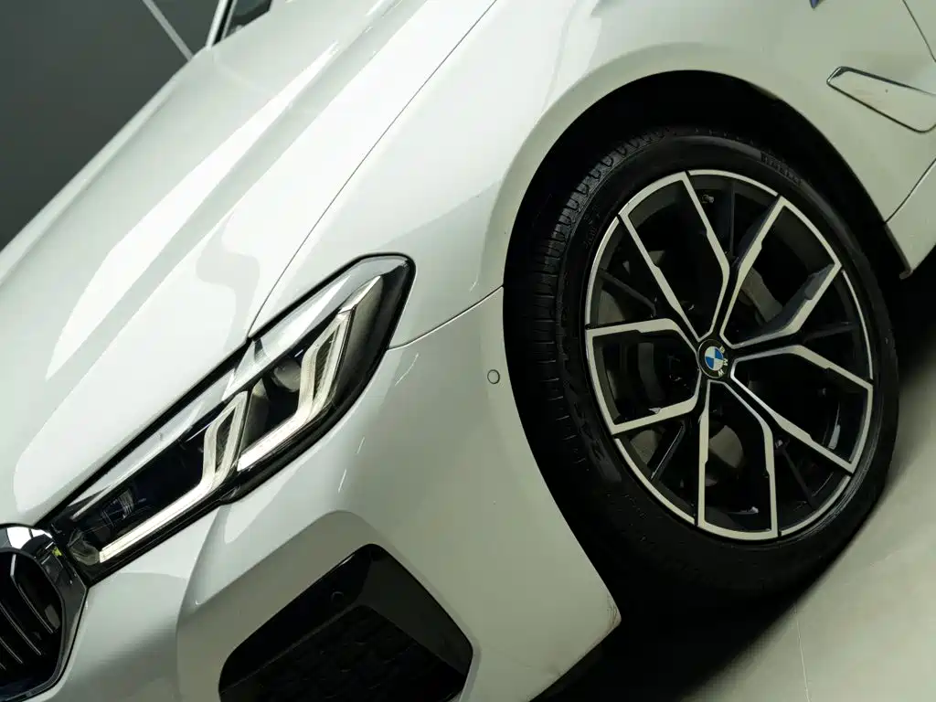 BMW 5 Series — миниатюра 3