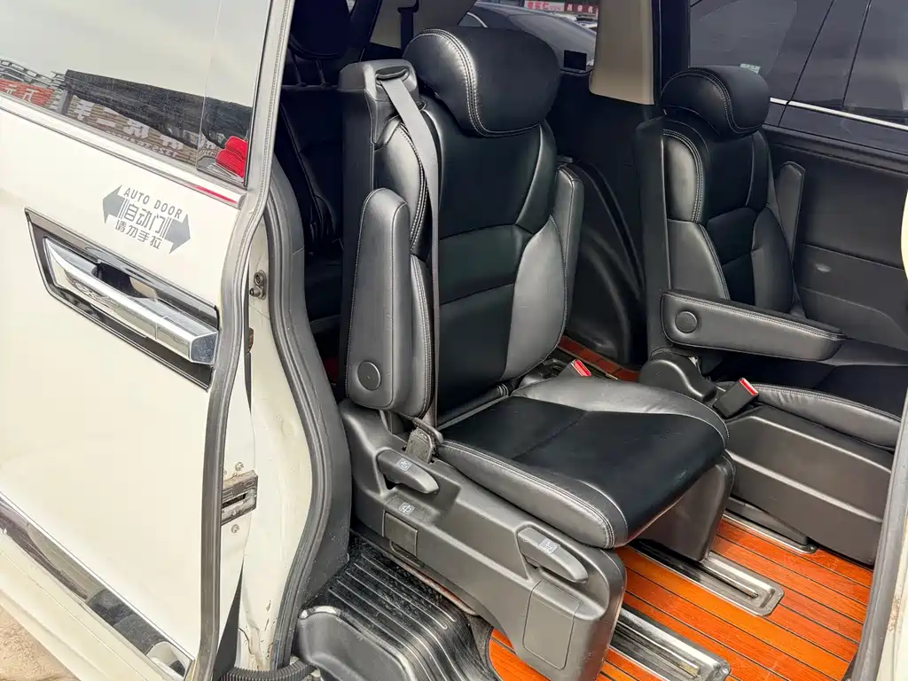 Honda Elysion — миниатюра 13