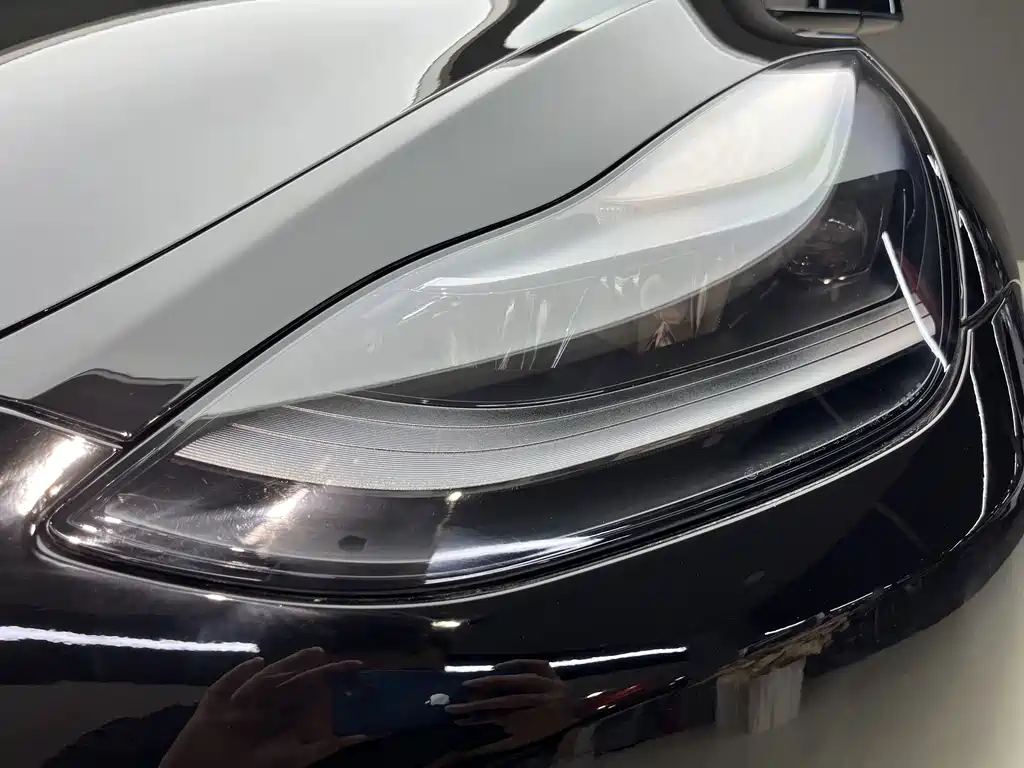 Tesla Model Y — миниатюра 6