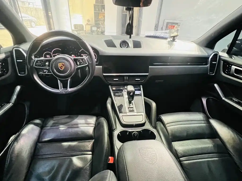 Porsche Cayenne — миниатюра 9