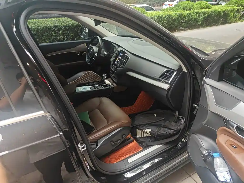 Volvo XC90 — миниатюра 18