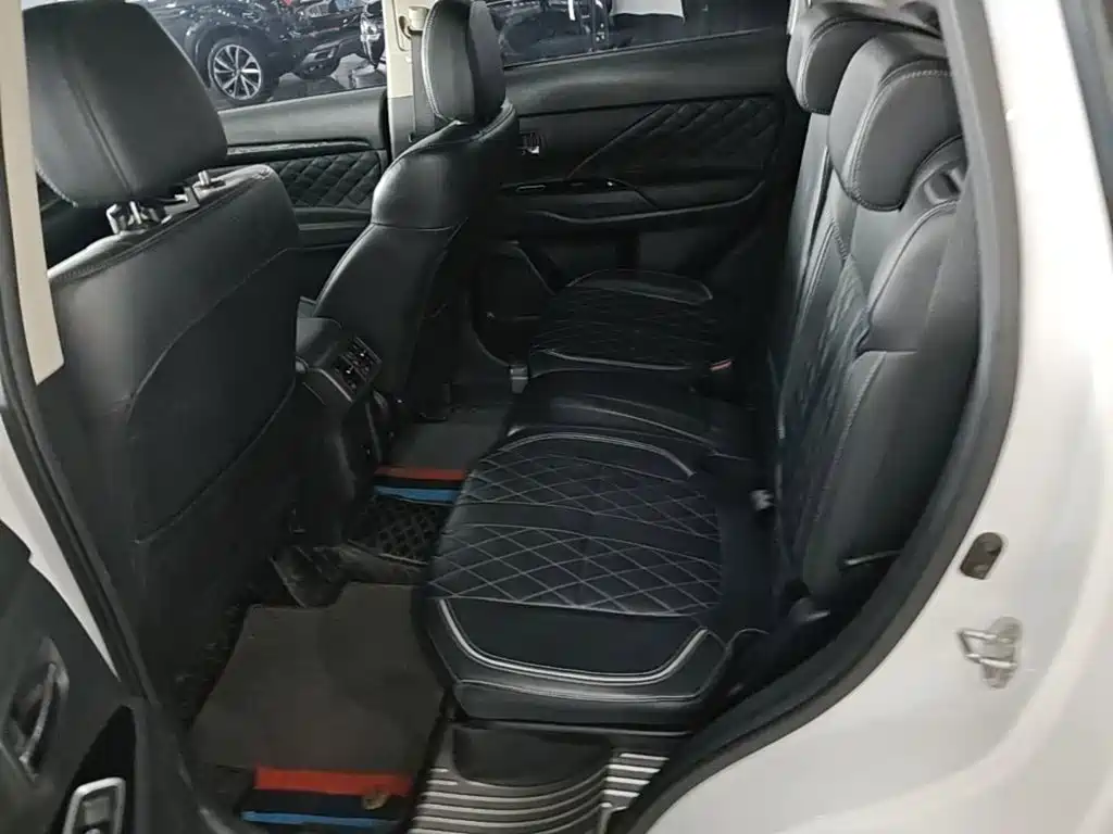 Mitsubishi Outlander — миниатюра 17
