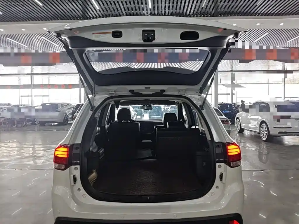 Mitsubishi Outlander — миниатюра 19