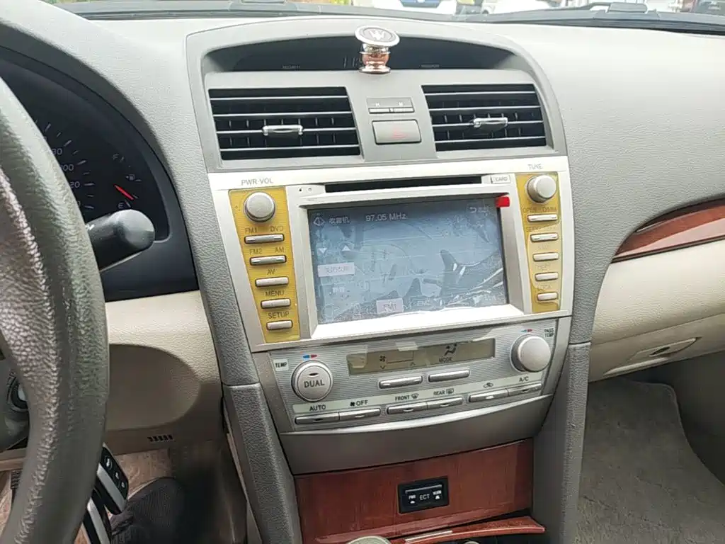 Toyota Camry — миниатюра 13