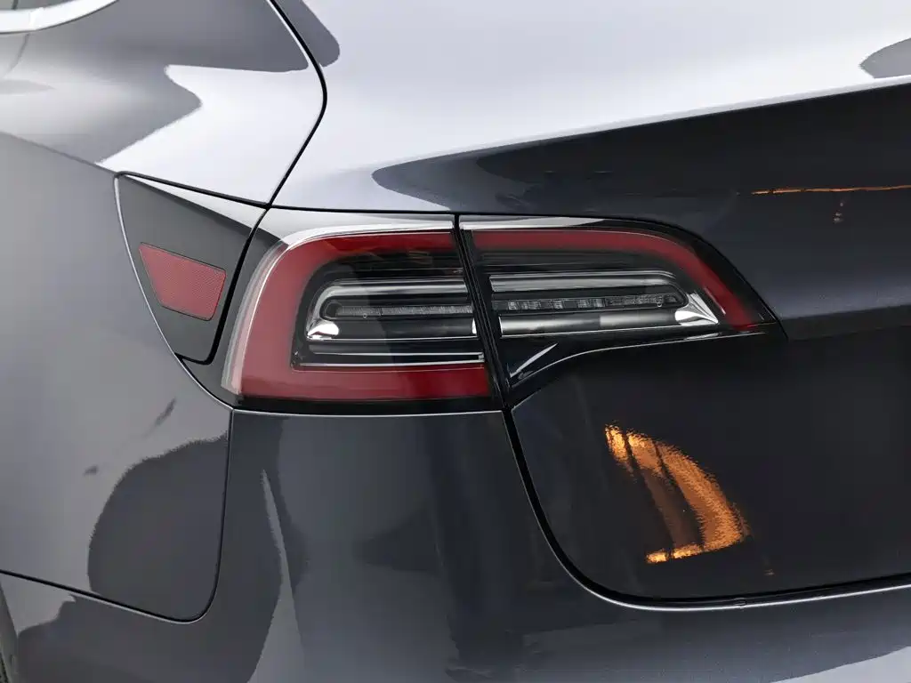 Tesla Model 3 — миниатюра 9