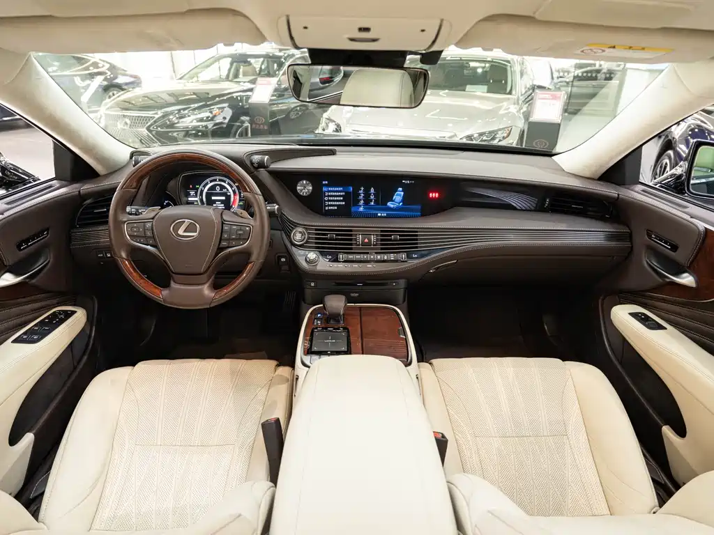 Lexus LS — миниатюра 13