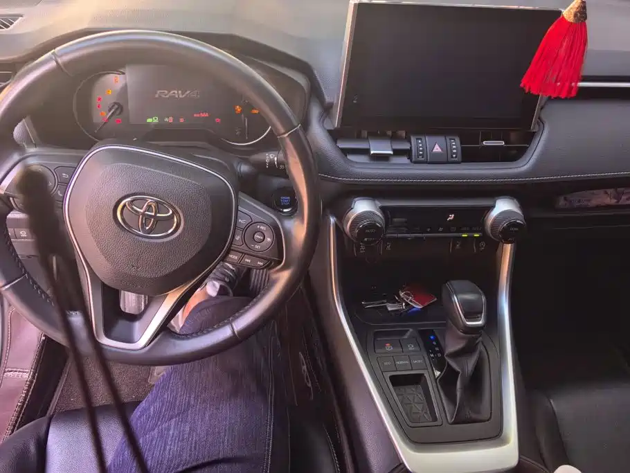 Toyota RAV4 — миниатюра 12