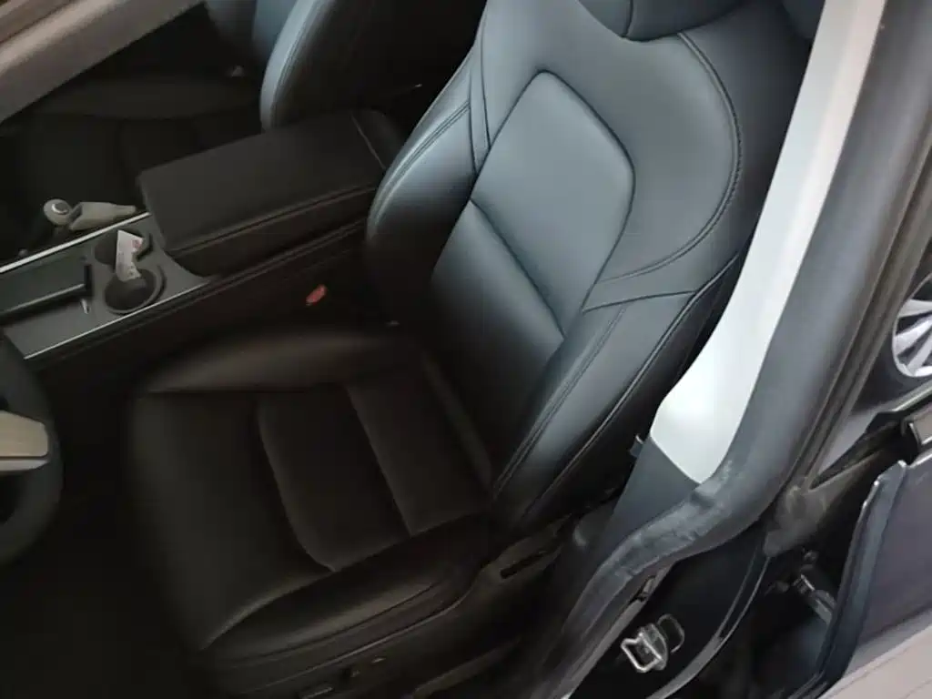 Tesla Model Y — миниатюра 15