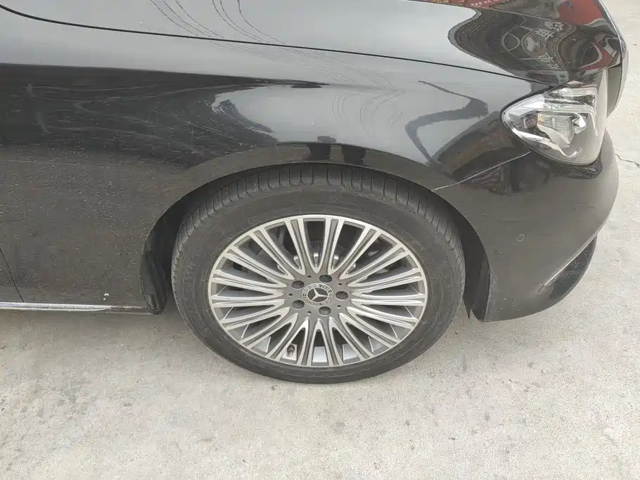 Mercedes-Benz E-Class — миниатюра 6