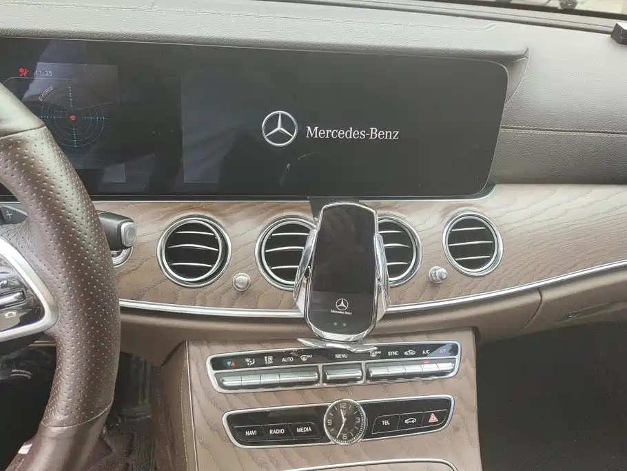 Mercedes-Benz E-Class — миниатюра 13