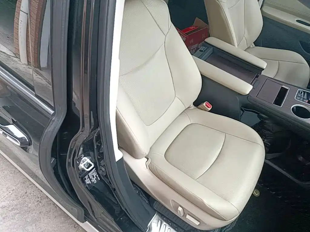 Toyota Granvia — миниатюра 25