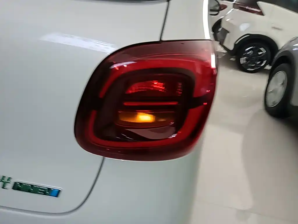 Wuling MINIEV — миниатюра 8
