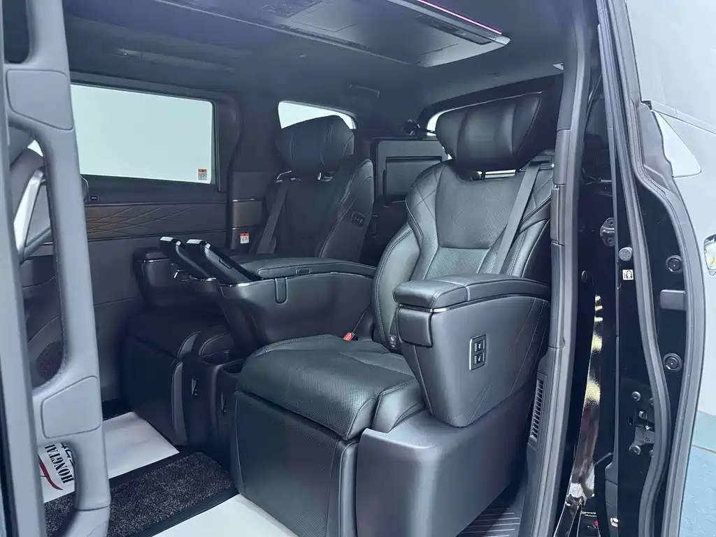 Toyota Vellfire — миниатюра 15