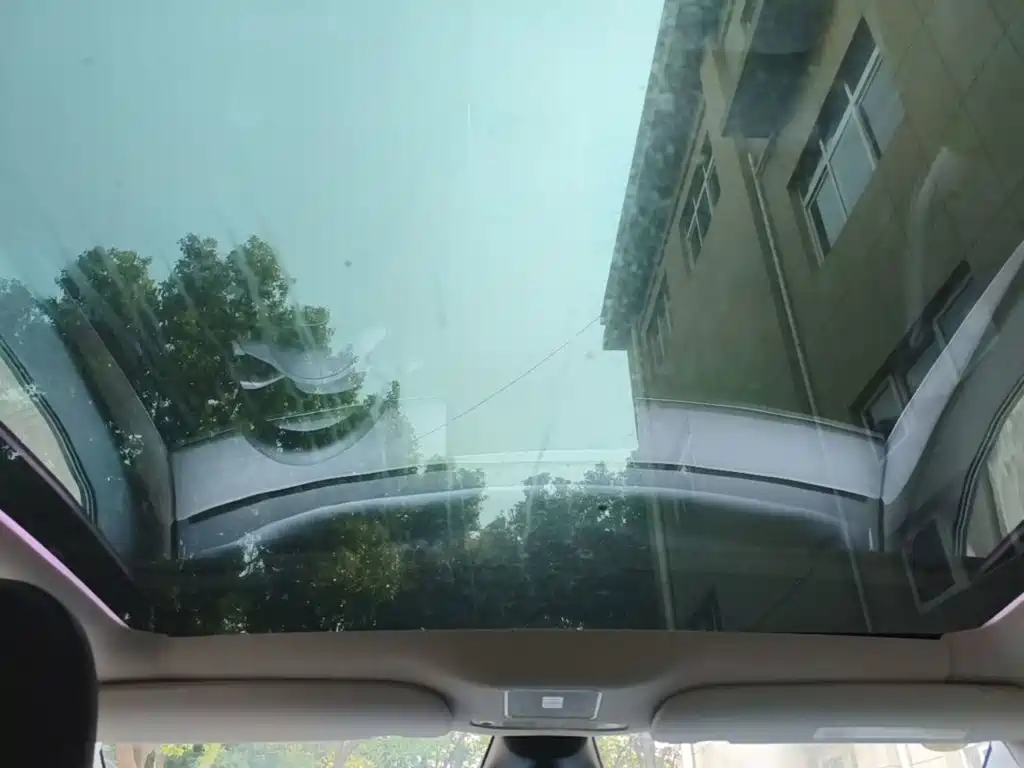 Tesla Model Y — миниатюра 18