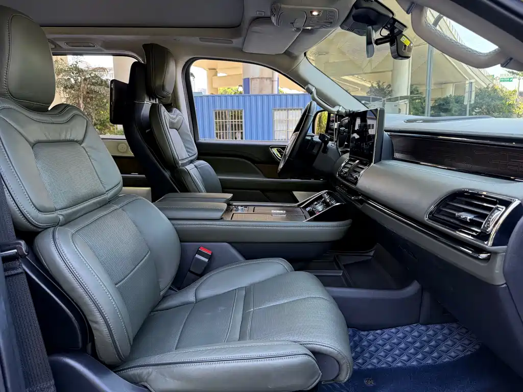 Lincoln Navigator — миниатюра 11