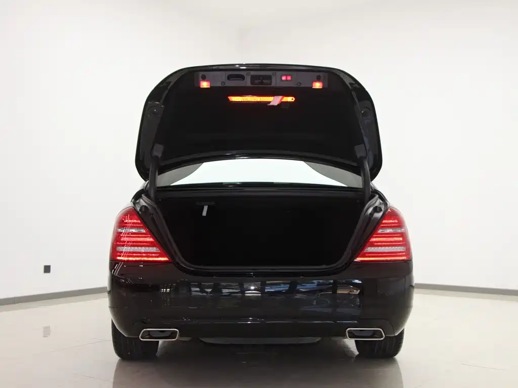 Mercedes-Benz S-Class — миниатюра 13