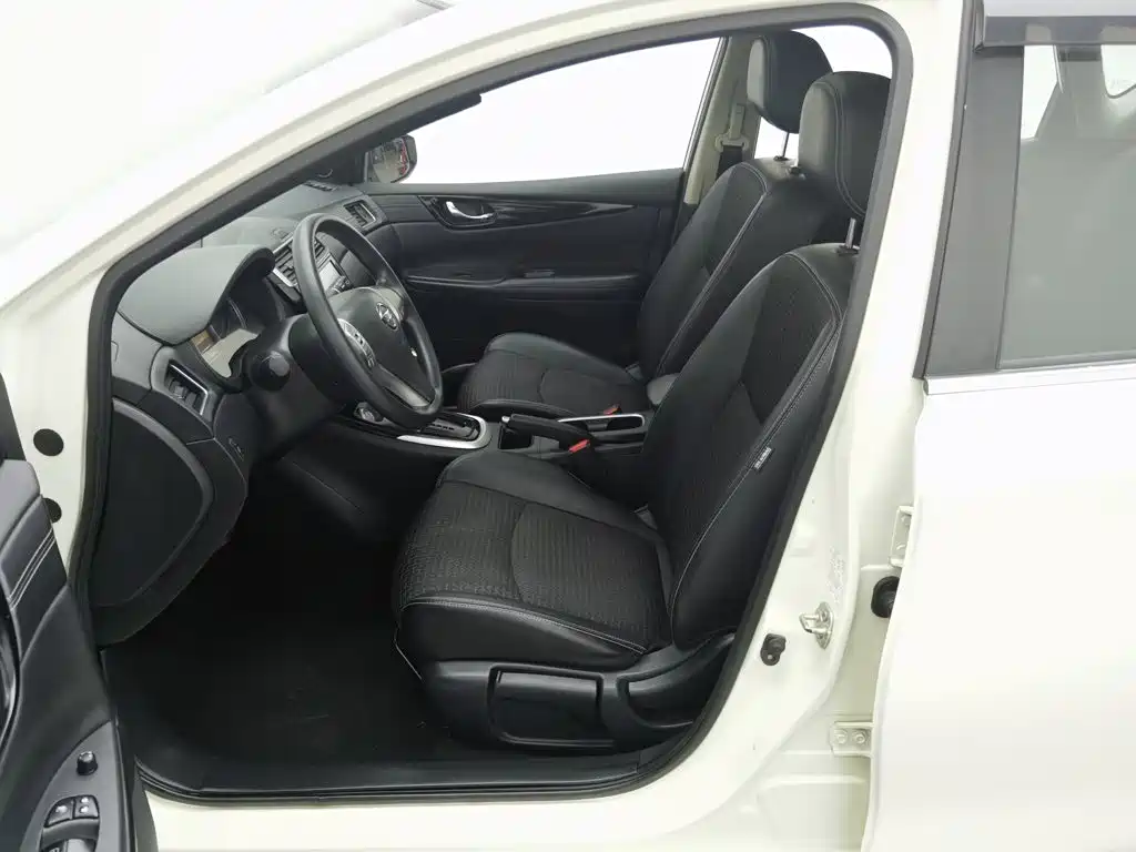 Nissan Tiida — миниатюра 10