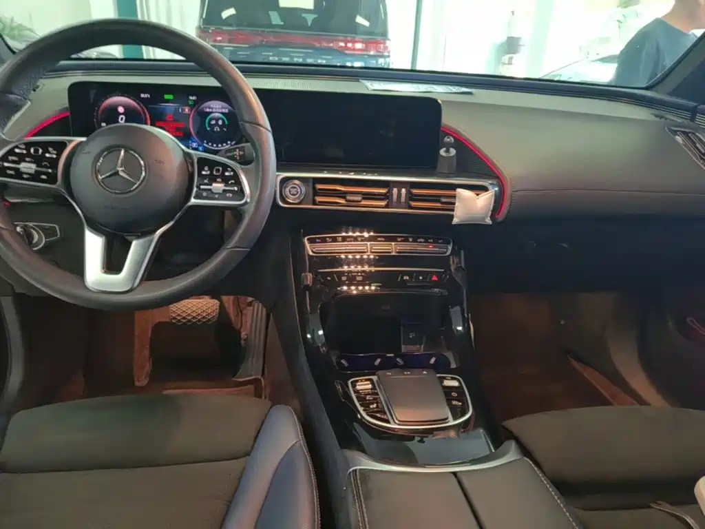 Mercedes-Benz EQC — миниатюра 13