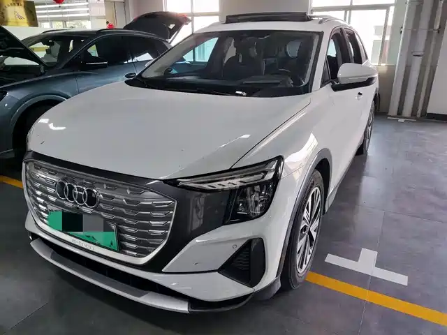 AUDI Q5 E TRON 2024