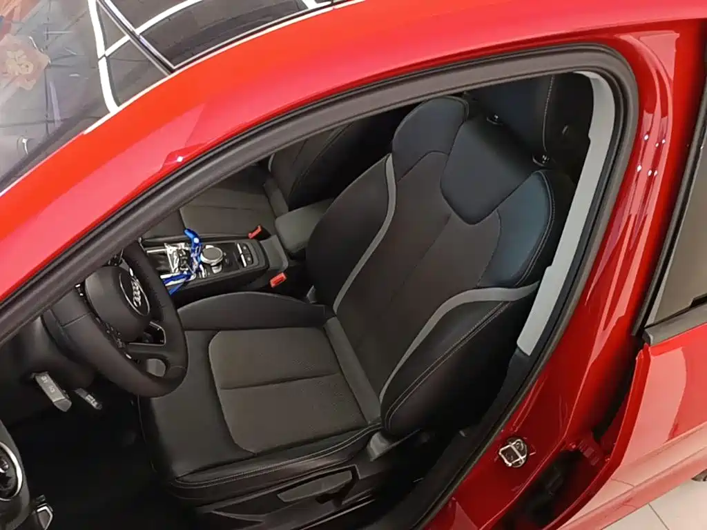 Audi Q2L e-tron — миниатюра 15