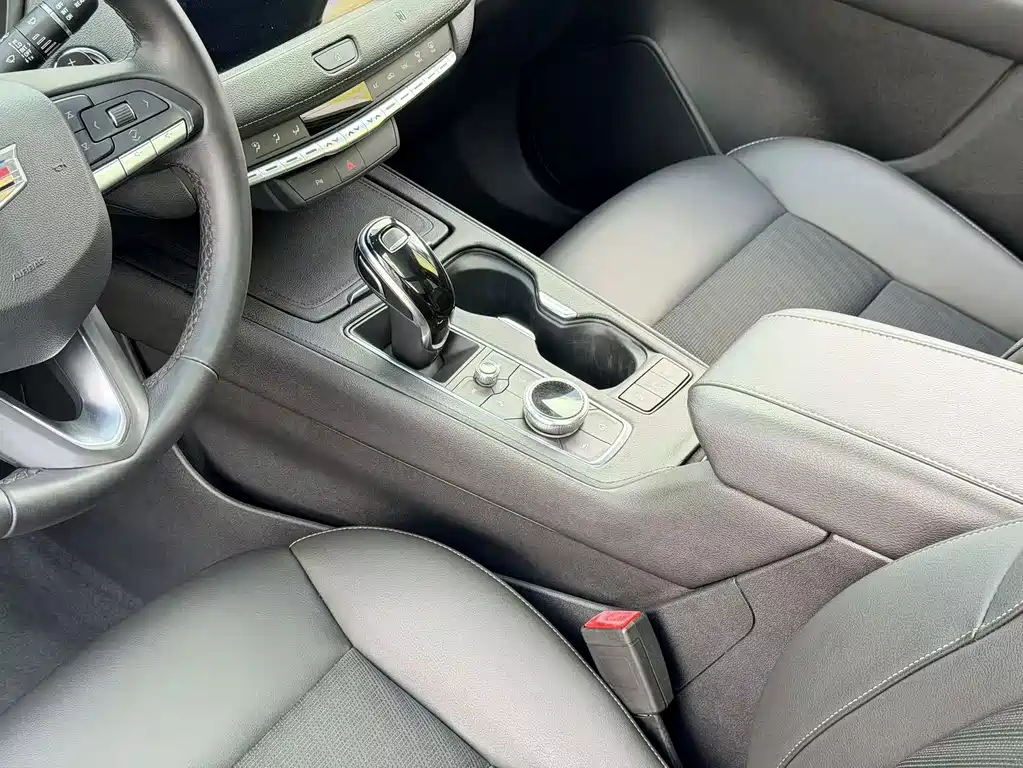Cadillac XT4 — миниатюра 7