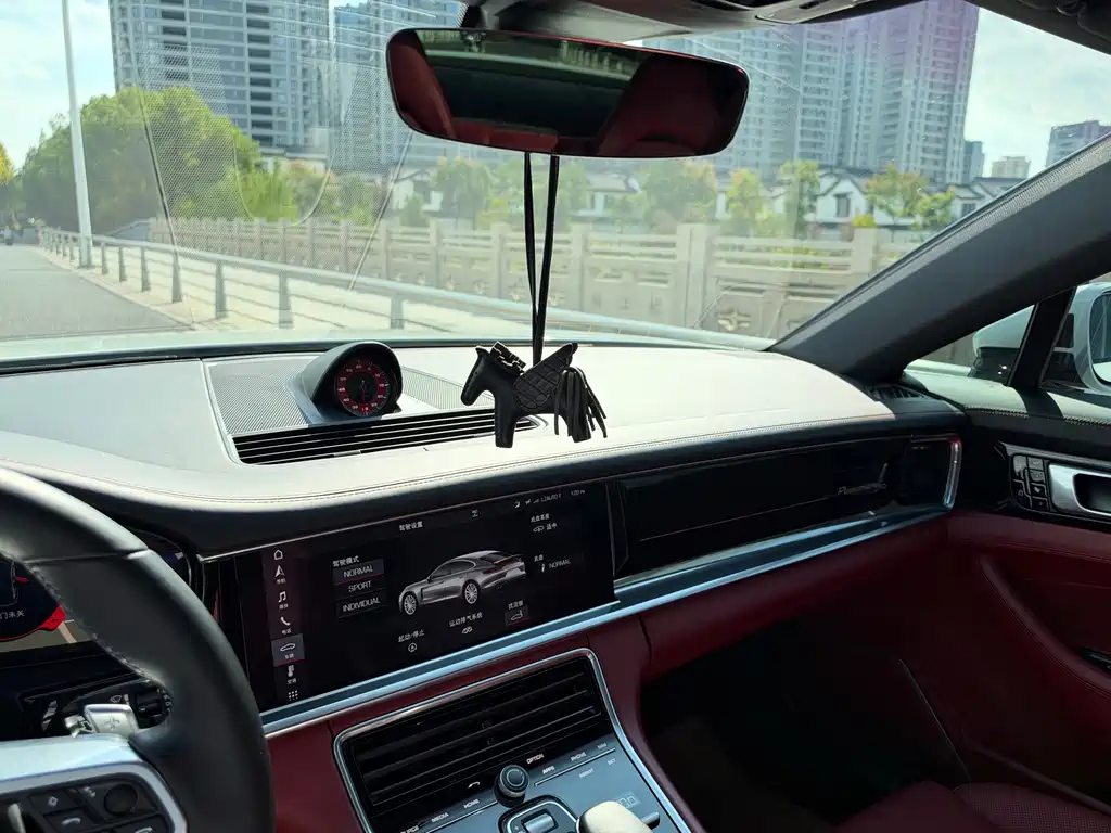 Porsche Panamera — миниатюра 8