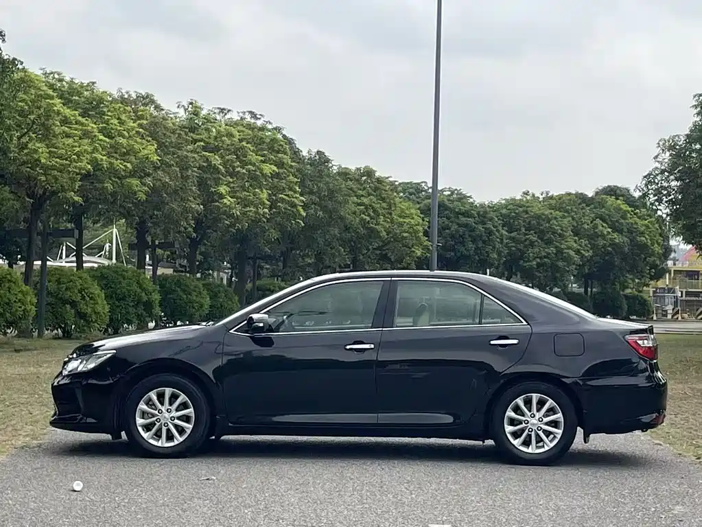 Toyota Camry — миниатюра 7