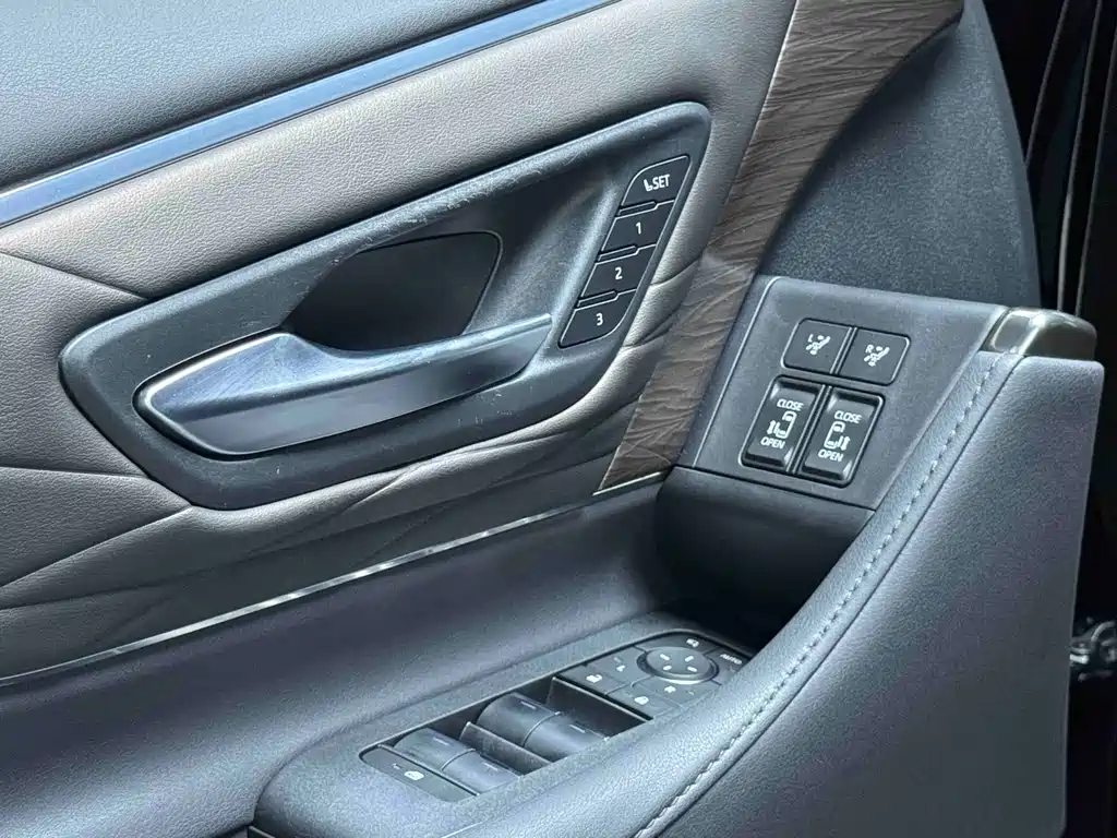 Toyota Vellfire — миниатюра 5