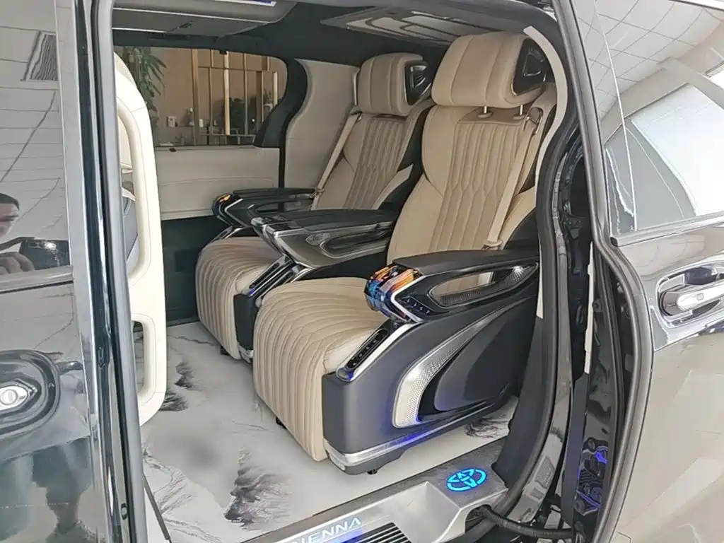 Toyota Sienna — миниатюра 17