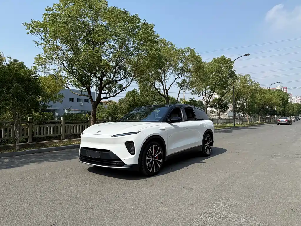 NIO ES8