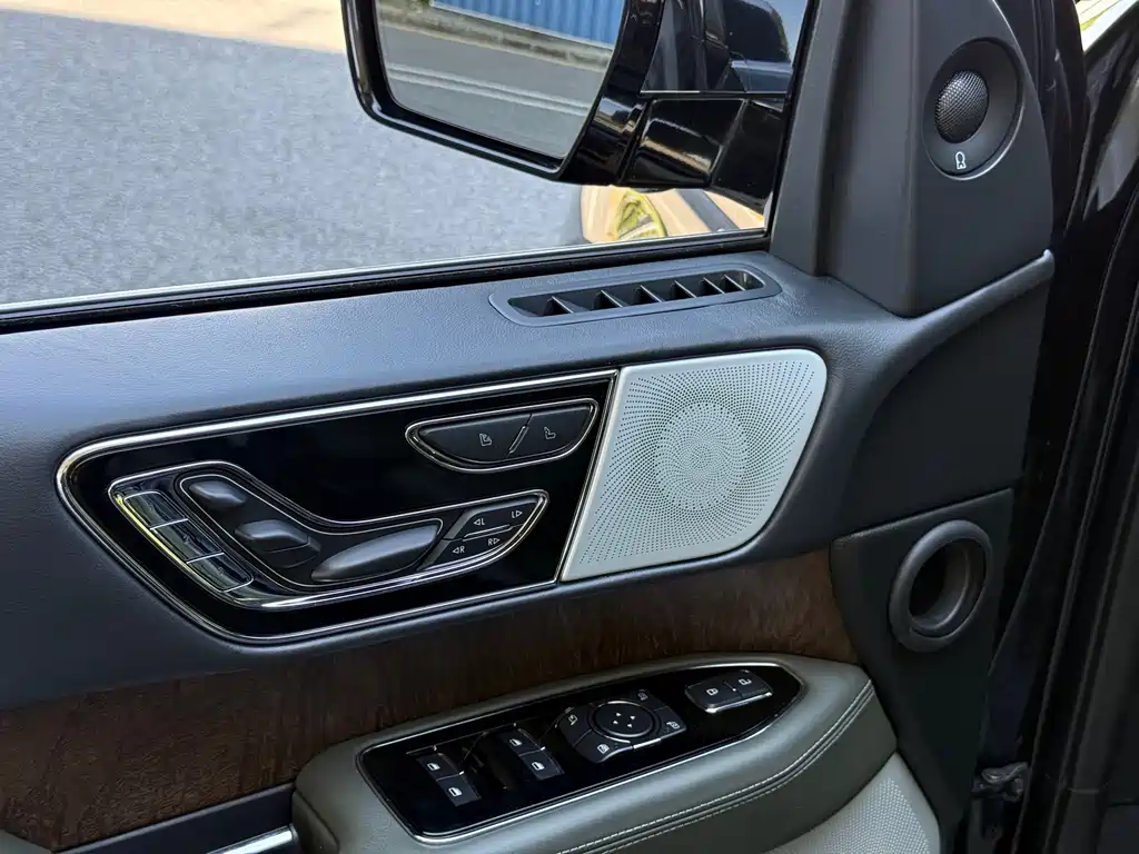 Lincoln Navigator — миниатюра 17