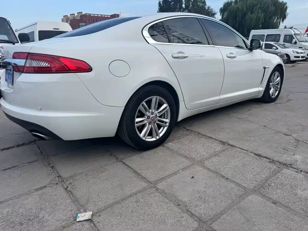 Jaguar XF — миниатюра 9