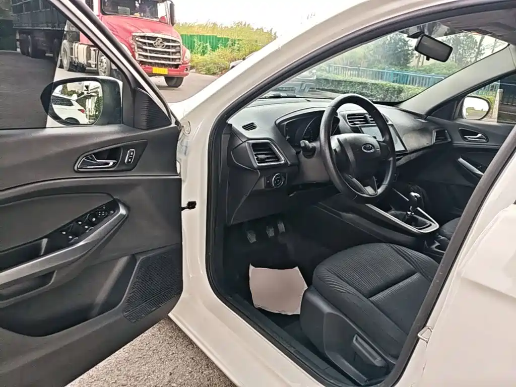 Ford Escort — миниатюра 16