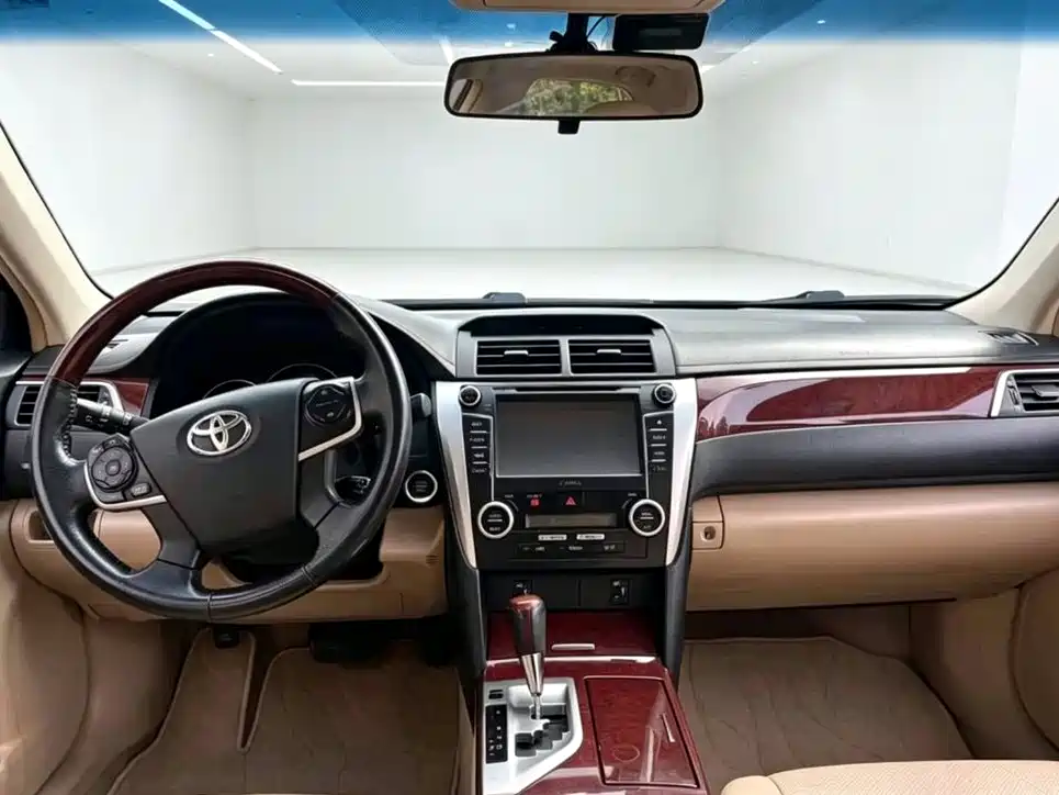 Toyota Camry 2012 2.5G Luxury