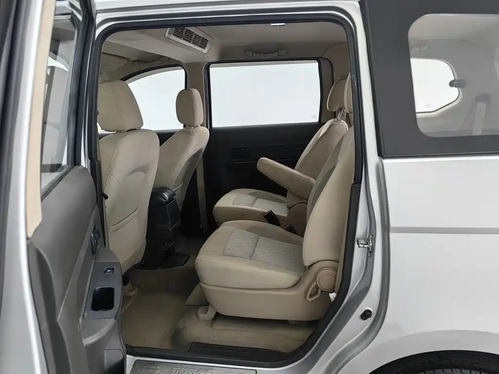 Wuling Hongguang — миниатюра 15
