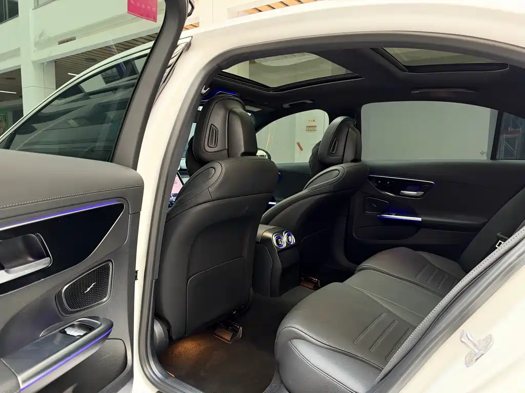 Mercedes-Benz C-Class — миниатюра 12