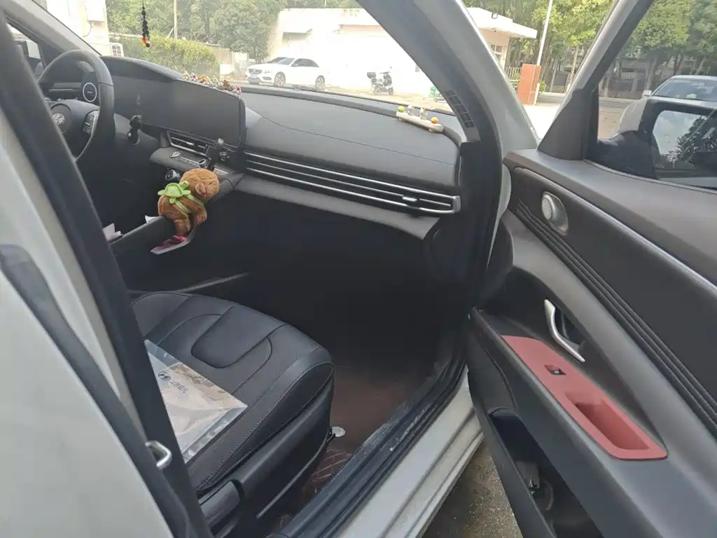 Hyundai Elantra — миниатюра 19