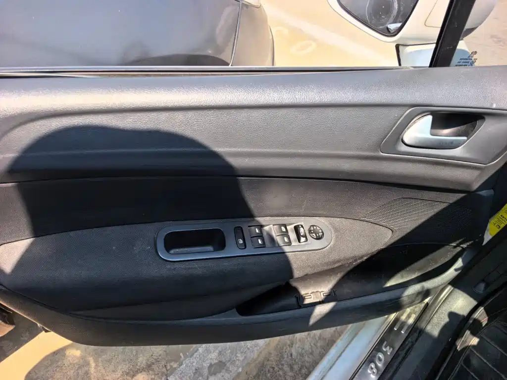 Peugeot 308 — миниатюра 6