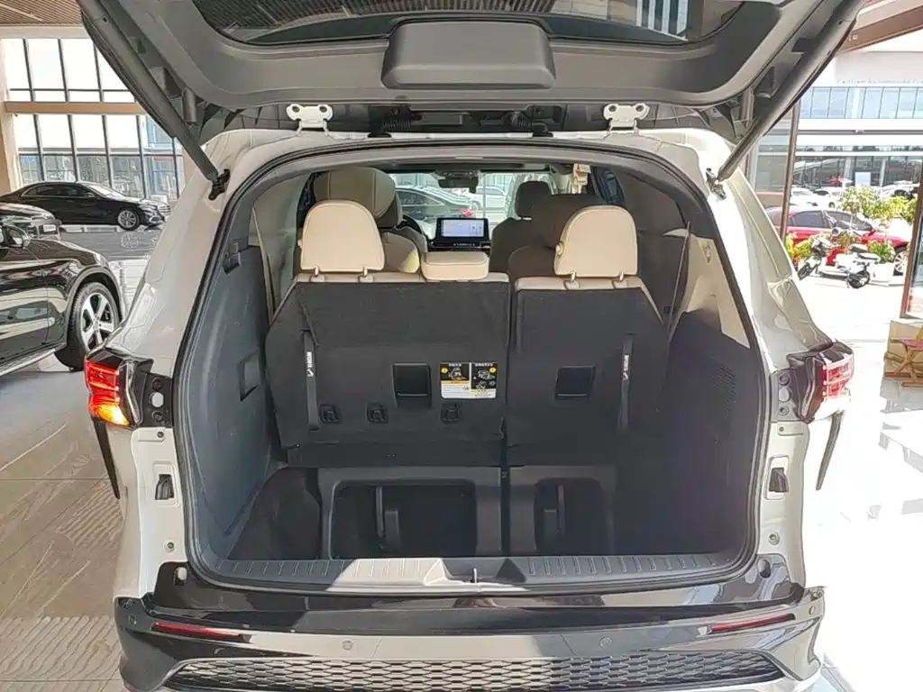 Toyota Granvia — миниатюра 19