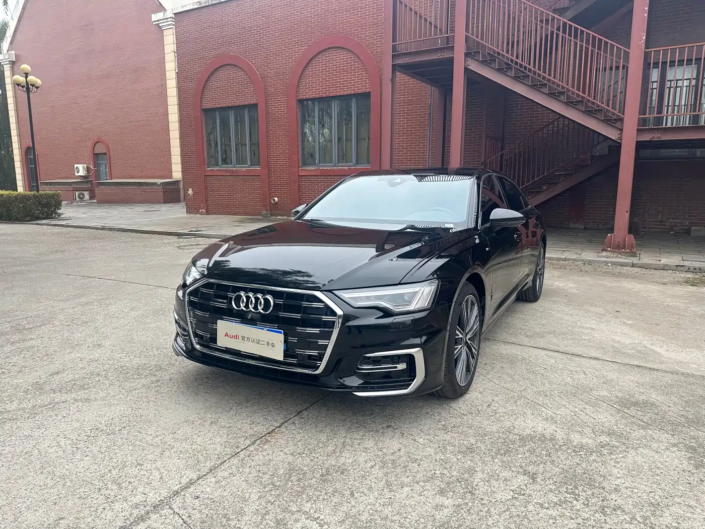 奥迪A6L 2026款 45 TFSI quattro 臻选动感型 2026