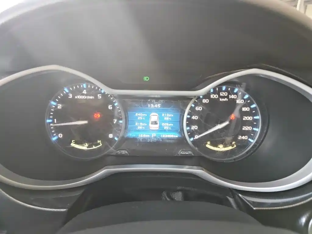 Geely Emgrand — миниатюра 12
