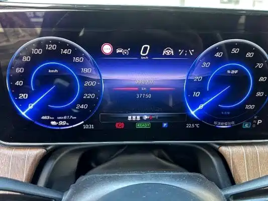 Mercedes-Benz EQE SUV — миниатюра 13